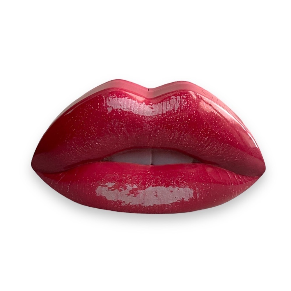 Huda Beauty lip tin